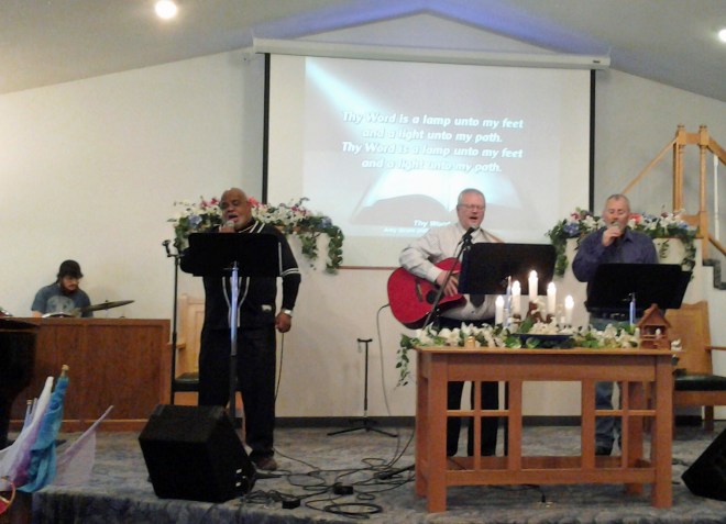praise team singing